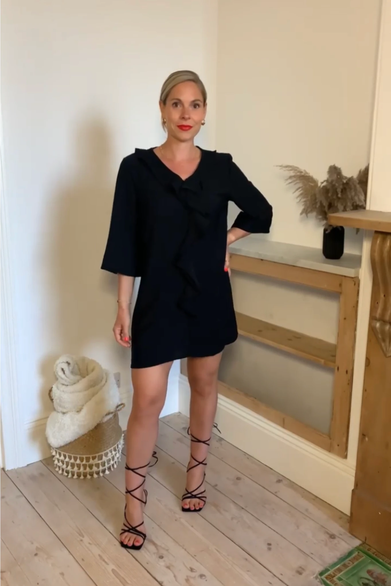 Hoxton Gal Oversize 3/4 Sleeves Frilled Front Tunic Black 2 Hoxton Gal Oversize 3/4 Sleeves Frilled Front Tunic Black - Image 2