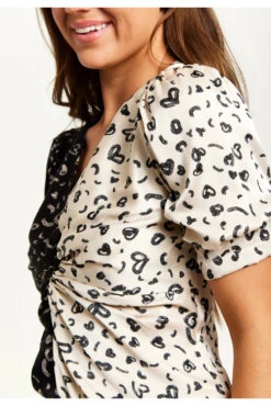 Liquorish Mono Heart Print Knot Front Midi Dress 15 Liquorish Mono Heart Print Knot Front Midi Dress -Liquosmi Store HVKKhRAx 15387