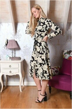 Mela London Long Sleeve Pleated Monochrome Midi Dress 7 Mela London Long Sleeve Pleated Monochrome Midi Dress -Liquosmi Store QqhM8qrg 13391