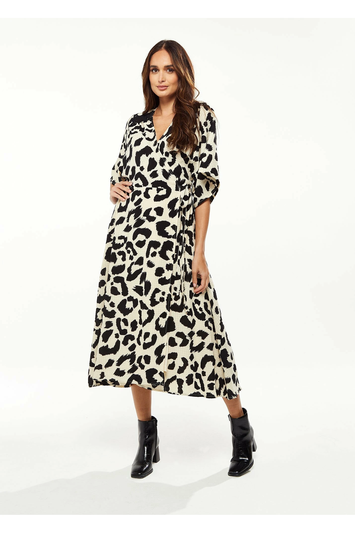 Liquorish Animal Print Maxi Wrap Dress Kimono Sleeves White 2 Liquorish Animal Print Maxi Wrap Dress Kimono Sleeves White - Image 2