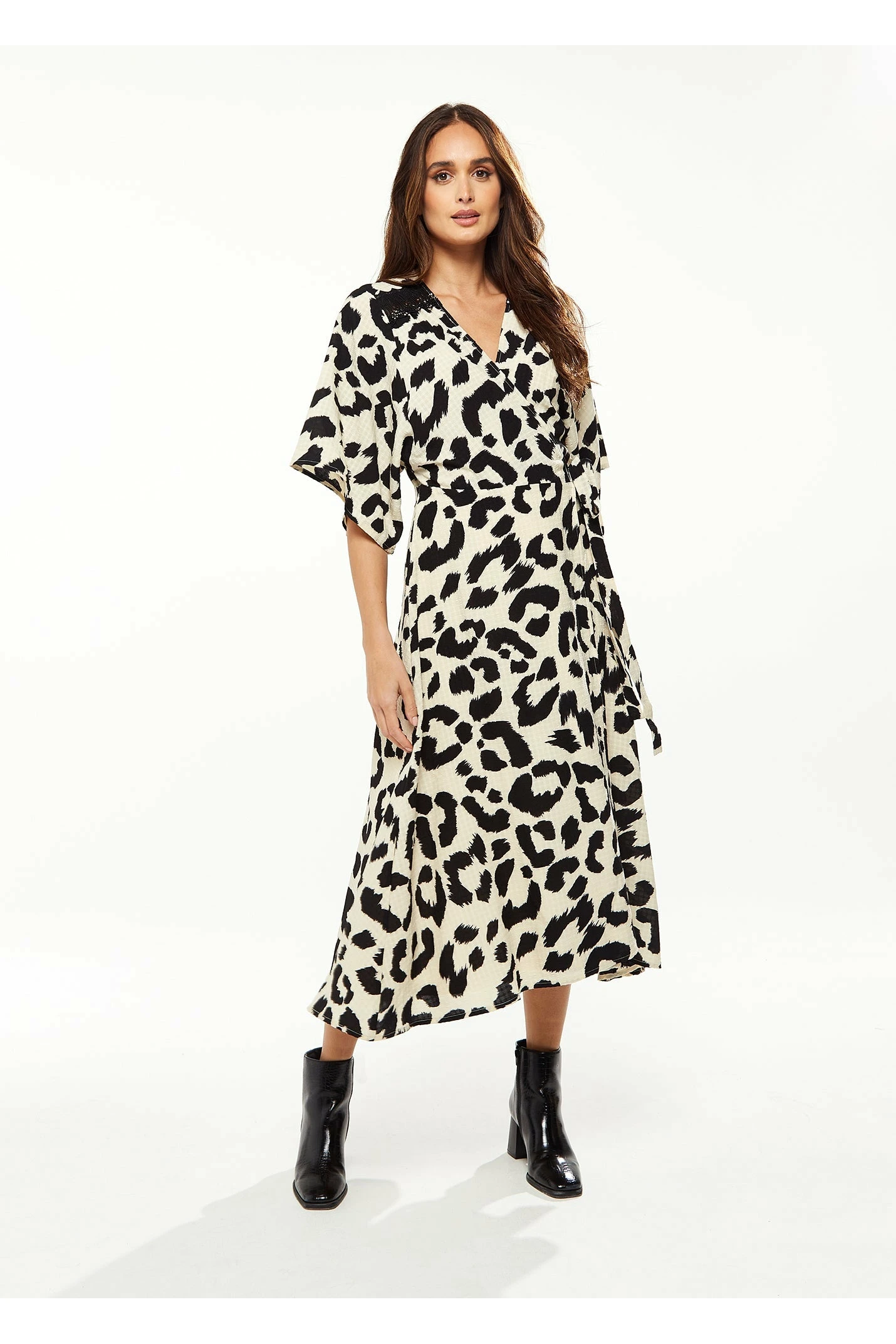 Liquorish Animal Print Maxi Wrap Dress Kimono Sleeves White 1 Liquorish Animal Print Maxi Wrap Dress Kimono Sleeves White