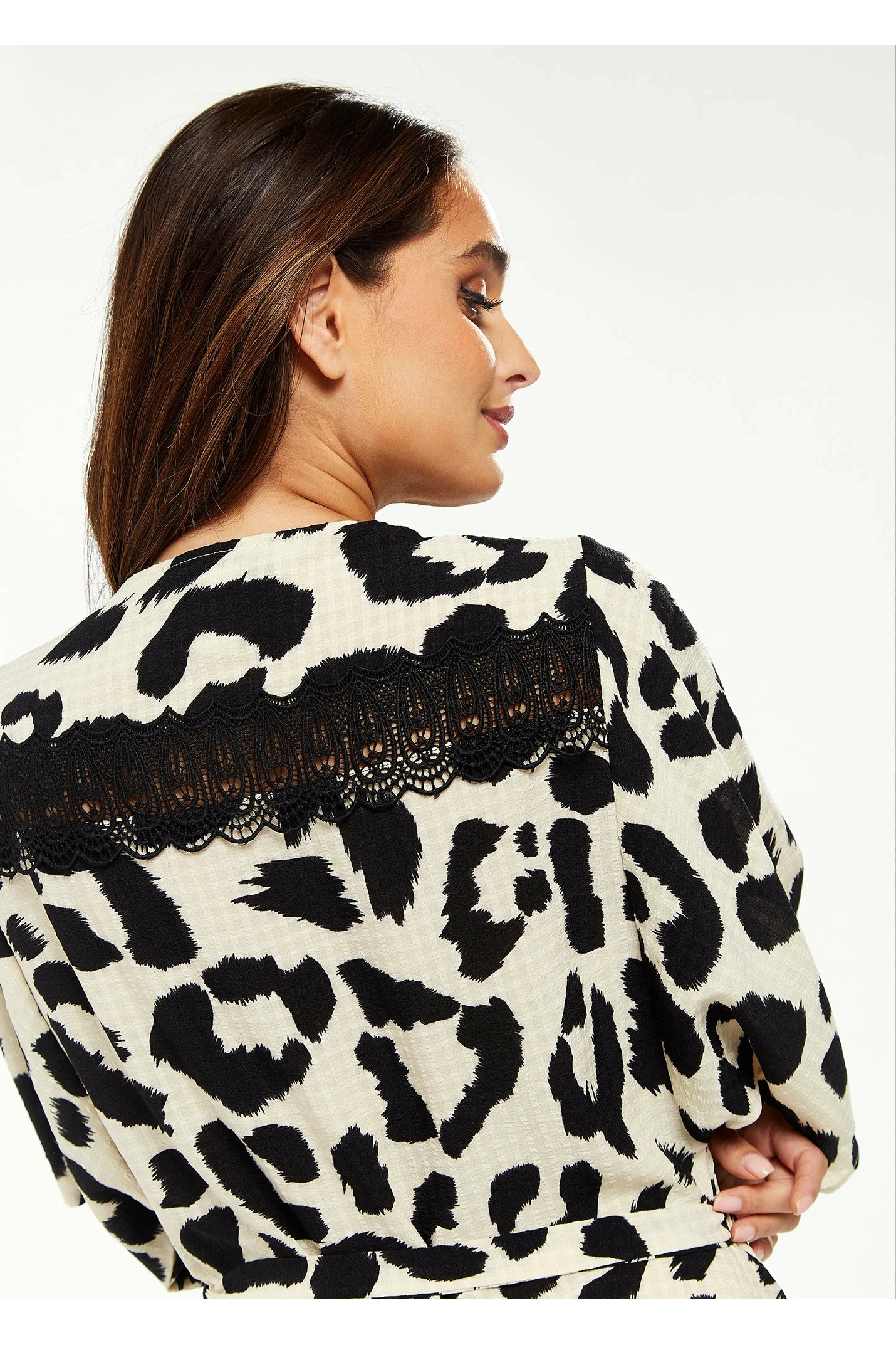 Liquorish Animal Print Maxi Wrap Dress Kimono Sleeves White 5 Liquorish Animal Print Maxi Wrap Dress Kimono Sleeves White - Image 5